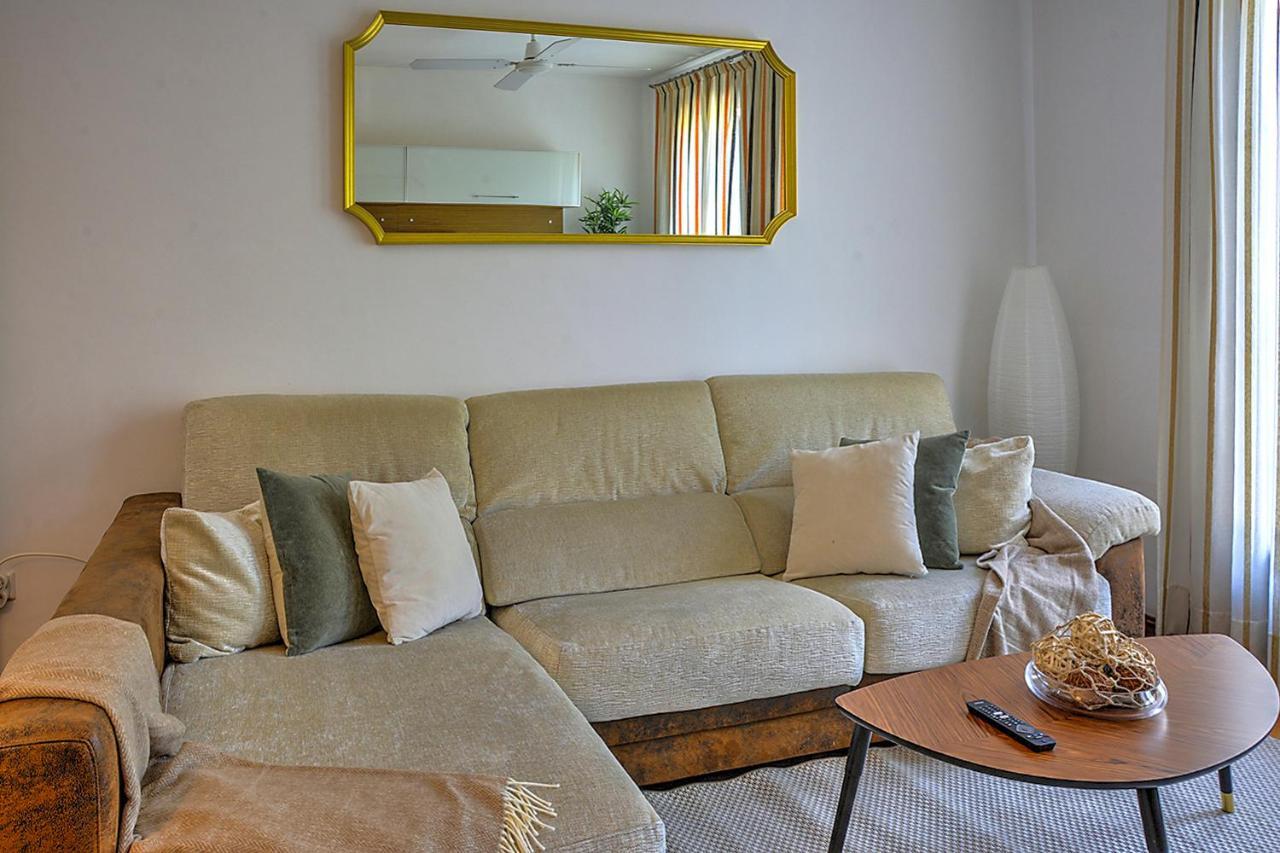 San Bernardo Family Apartment Seville Exterior photo