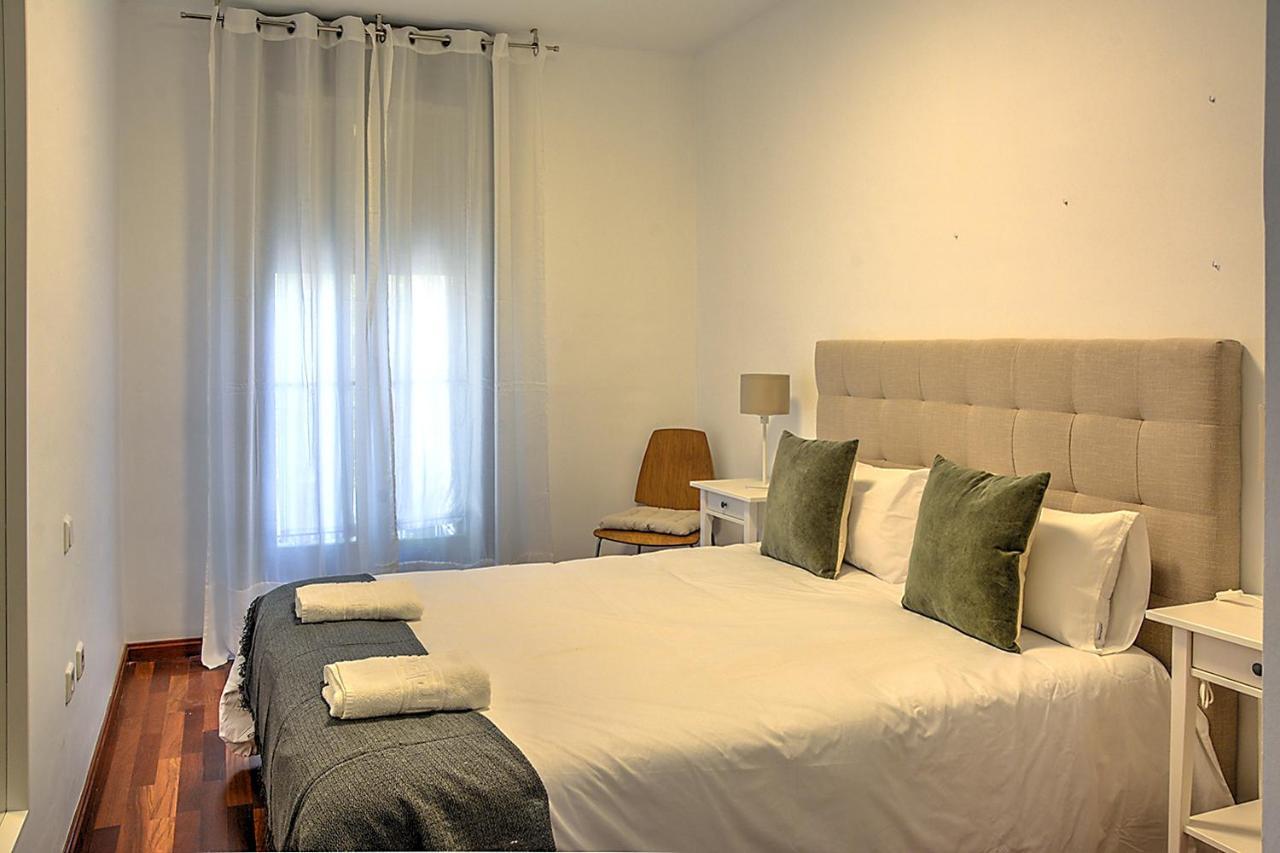 San Bernardo Family Apartment Seville Exterior photo